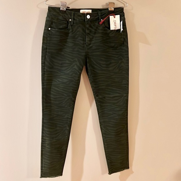 Driftwood Jackie Jeans - Picture 2 of 7